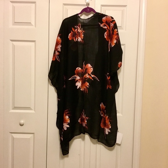 Last 1! Elegant Floral Kimono - Picture 3 of 3